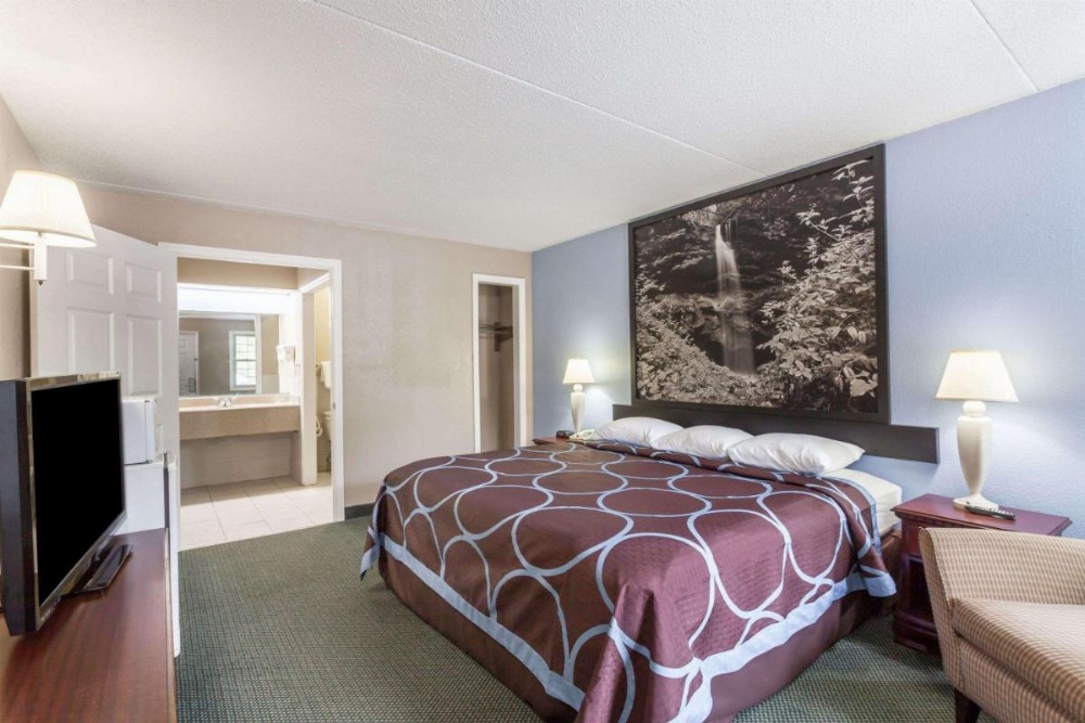 Super 8 by Wyndham Kingston Image 6
