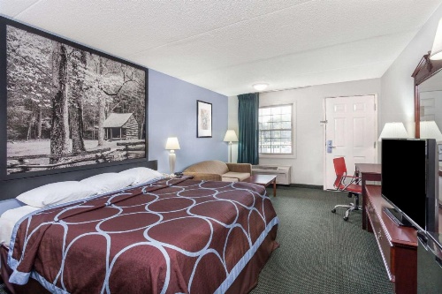 Super 8 by Wyndham Kingston image 7